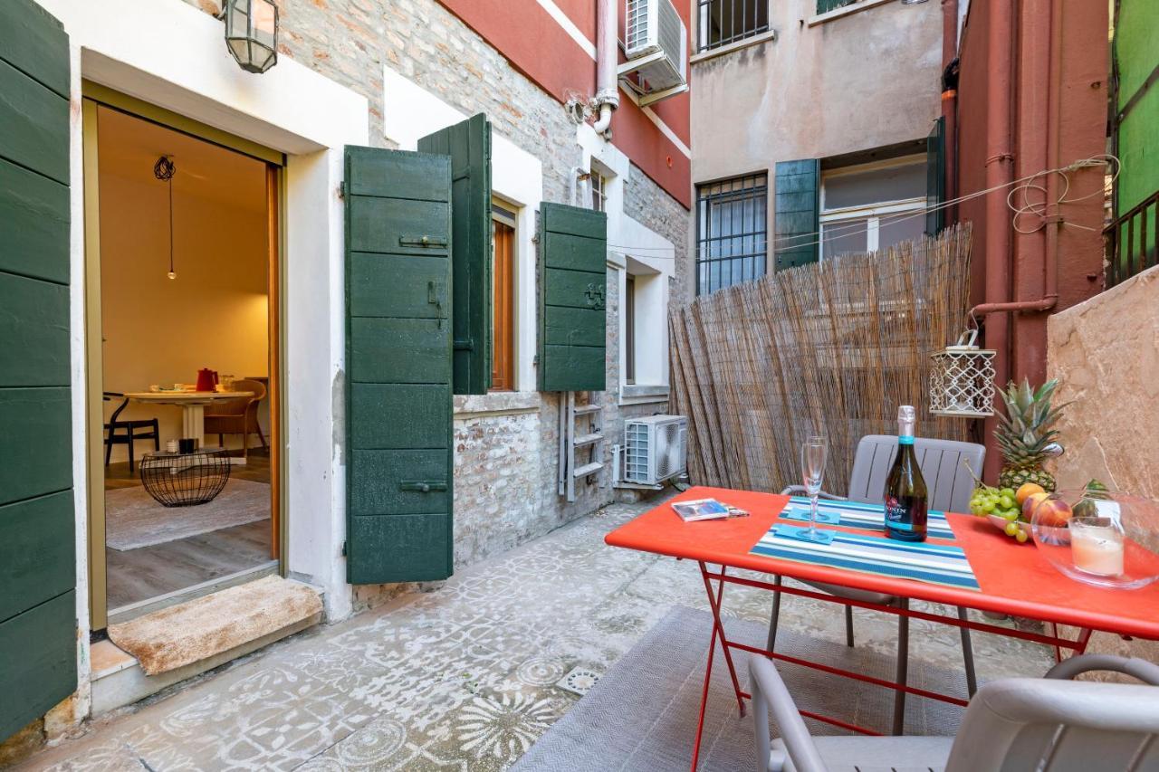 Snug Apartment With Private Courtyard M0270422677 Venice Exterior photo